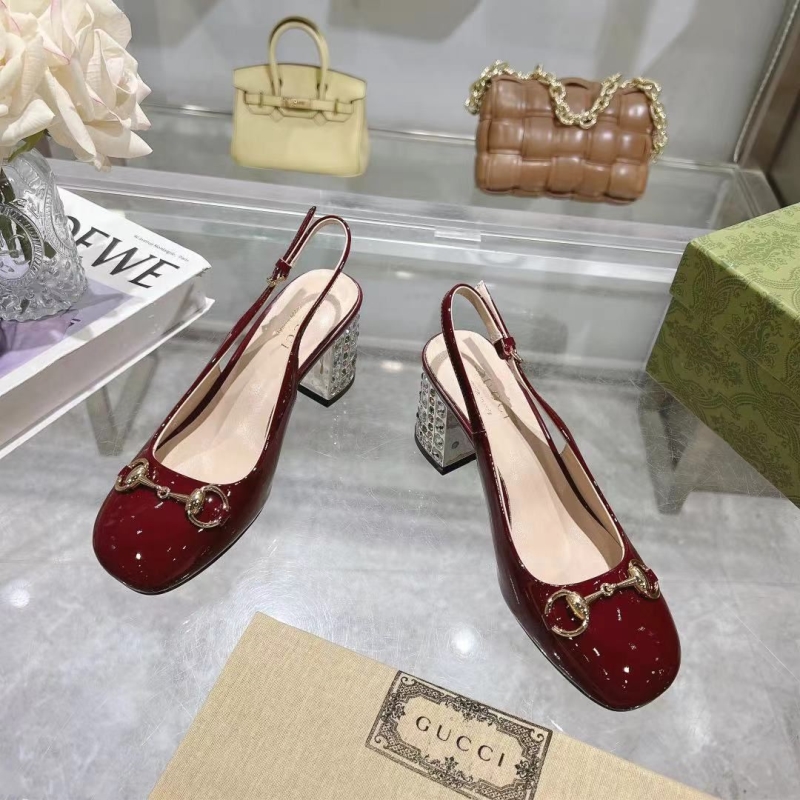 G*u*i sandals
